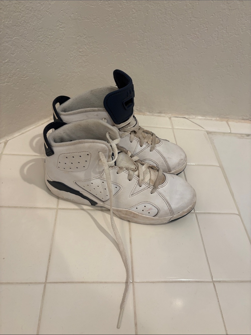 Air Jordan 6 Retro Kids White and Navy High-Top Sneakers